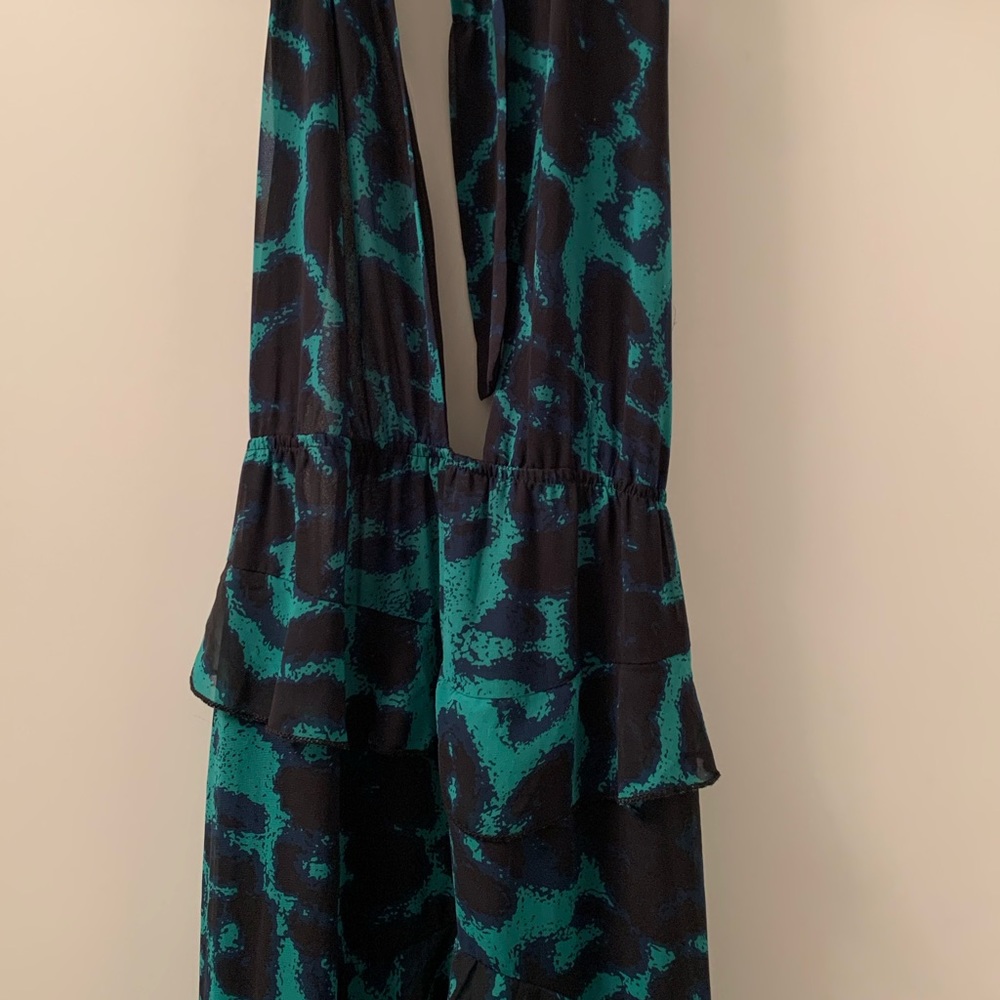 Pretty Little Thing V-Neck long dress. Size 6.